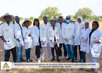 Les étudiants de la licence 2 Sciences et technique d’élevage (STE) en pratique dans la zone rurale de Gniby et Kahi ( département de Kaffrine)